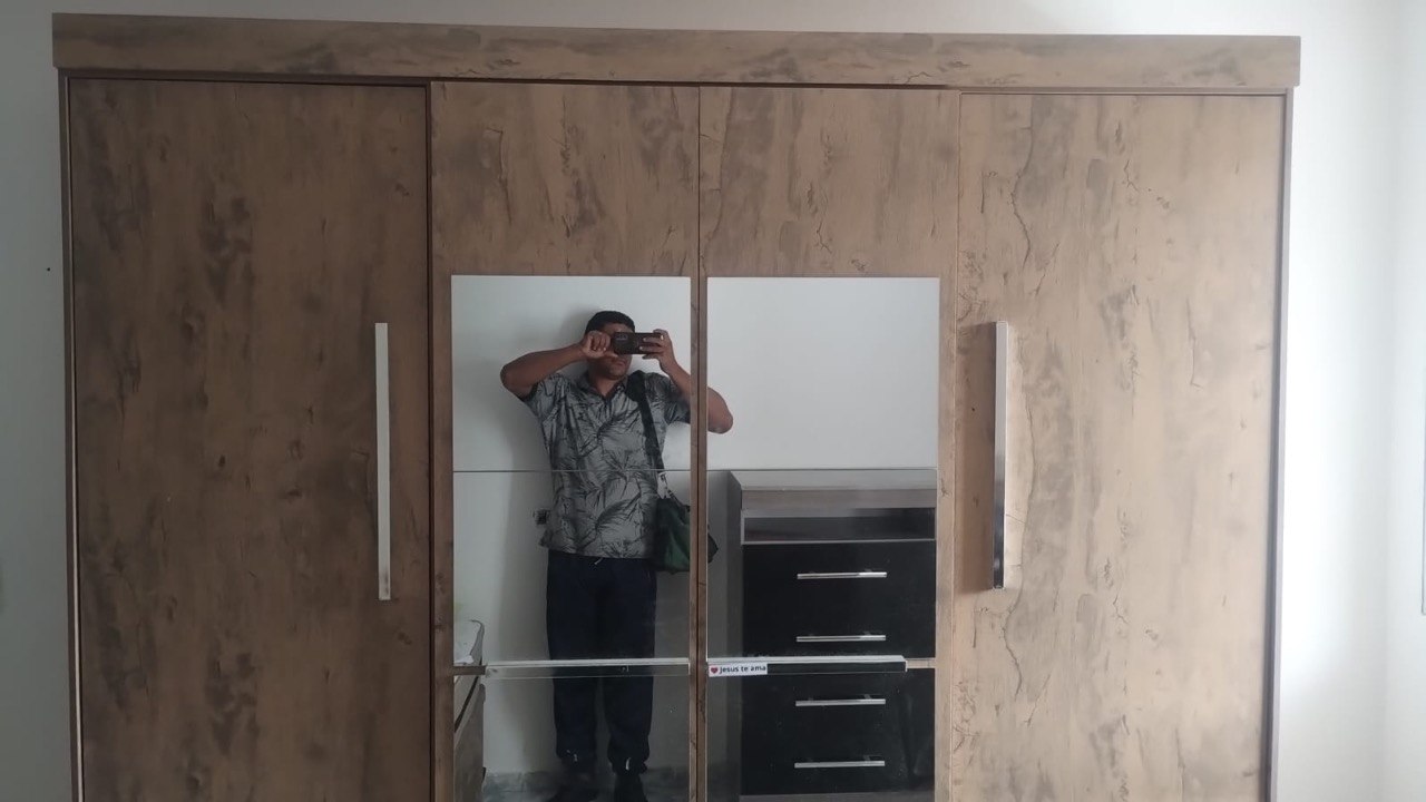 Guarda-roupa montado